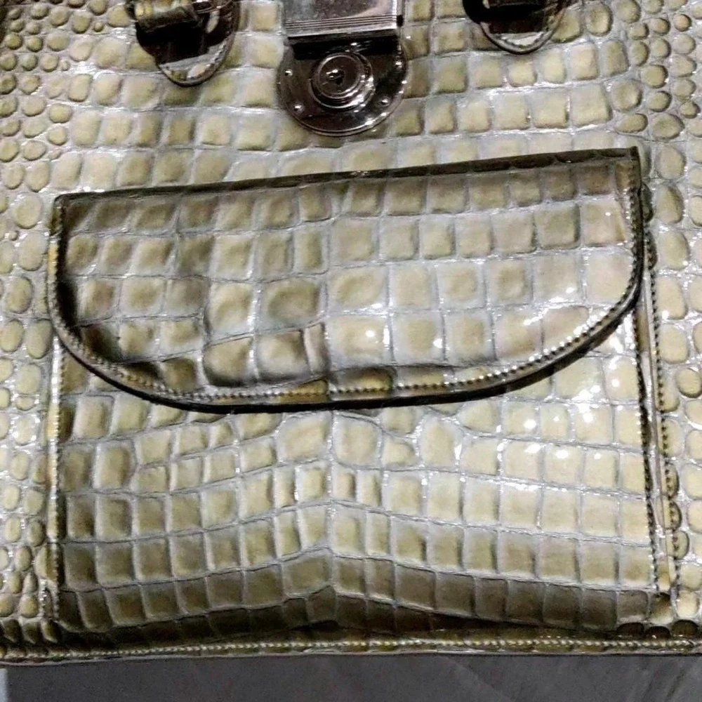 NEW Francesco Rogani Roma Crocodile Embossed Leather Sage Green Metallic Bag‎